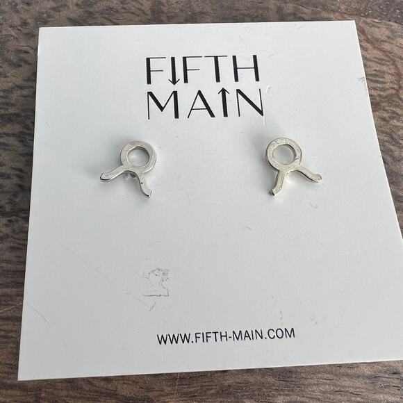 New Fifth and Main Silver Tone Astrological Taurus Sign Post Earrings - Picture 1 of 3